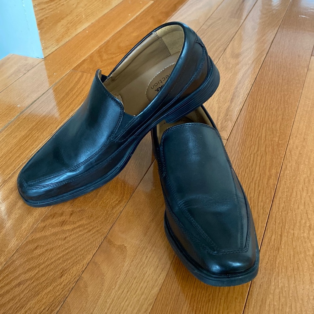 Black leather dress shoes